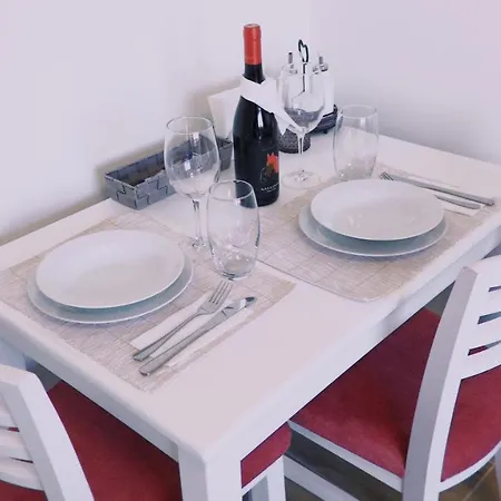 Bright&Modern studio with FREE parking до Очна клиника Света Петка УМБАЛ Света Марина Технически университет Апартаменты *