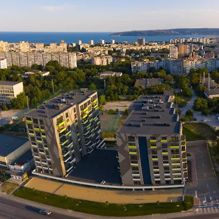 Bright&Modern studio with FREE parking до Очна клиника Света Петка УМБАЛ Света Марина Технически университет Варна